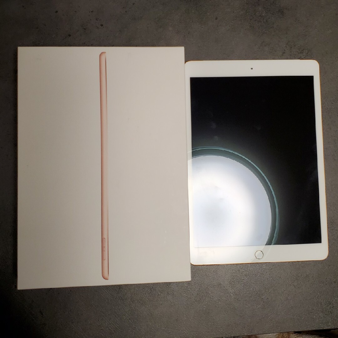 iPad(アイパッド)のAPPLE iPad 第7世代 32GB ゴールド MW6D2J/A　中古 スマホ/家電/カメラのPC/タブレット(タブレット)の商品写真