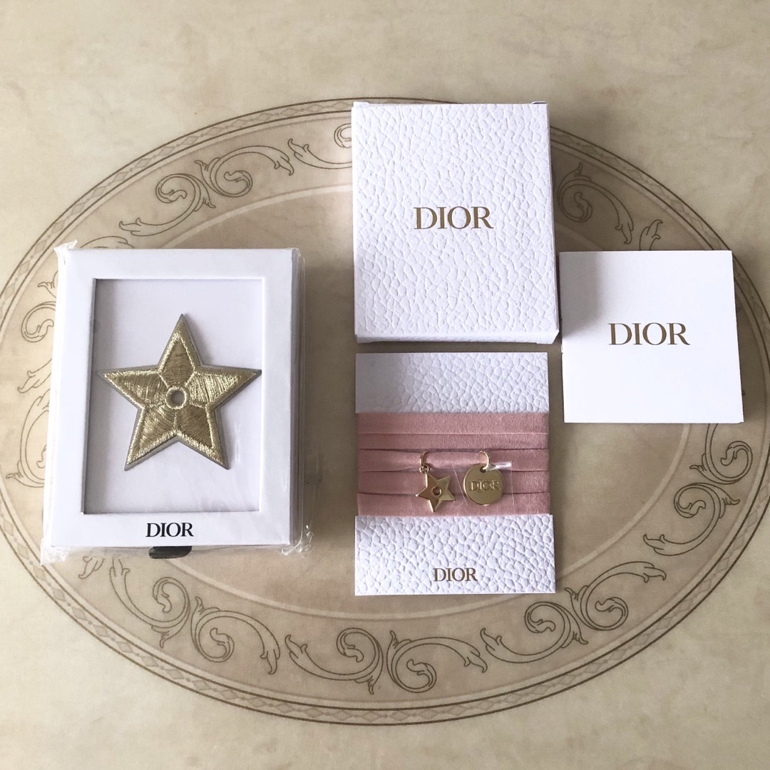 Dior(ディオール)のDIOR   ノベルティ　2点セット❣️  非売品　新品、未使用品 レディースのアクセサリー(ブレスレット/バングル)の商品写真