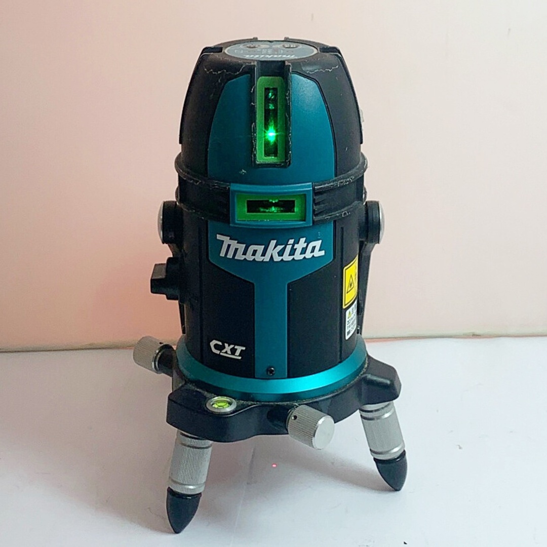 Makita(マキタ)の♭♭MAKITA マキタ 充電式屋内・屋外兼用墨出器　フルライン　充電池1個、ケース付 SK505GD スポーツ/アウトドアのスポーツ/アウトドア その他(その他)の商品写真