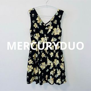 マーキュリーデュオ(MERCURYDUO)の最終値下げMERCURYDUO ジャンパースカート フレア 膝丈 花柄 黒 F(ひざ丈ワンピース)