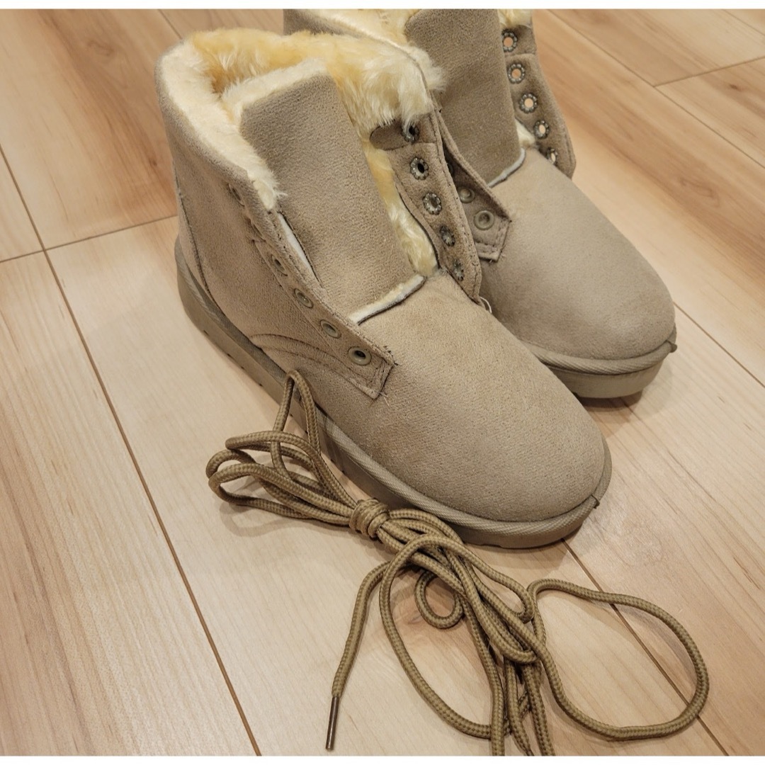 24cm 靴 ショートブーツ　ムートンブーツ　編み上げ　裏ボア　冬 ベージュ レディースの靴/シューズ(ブーツ)の商品写真