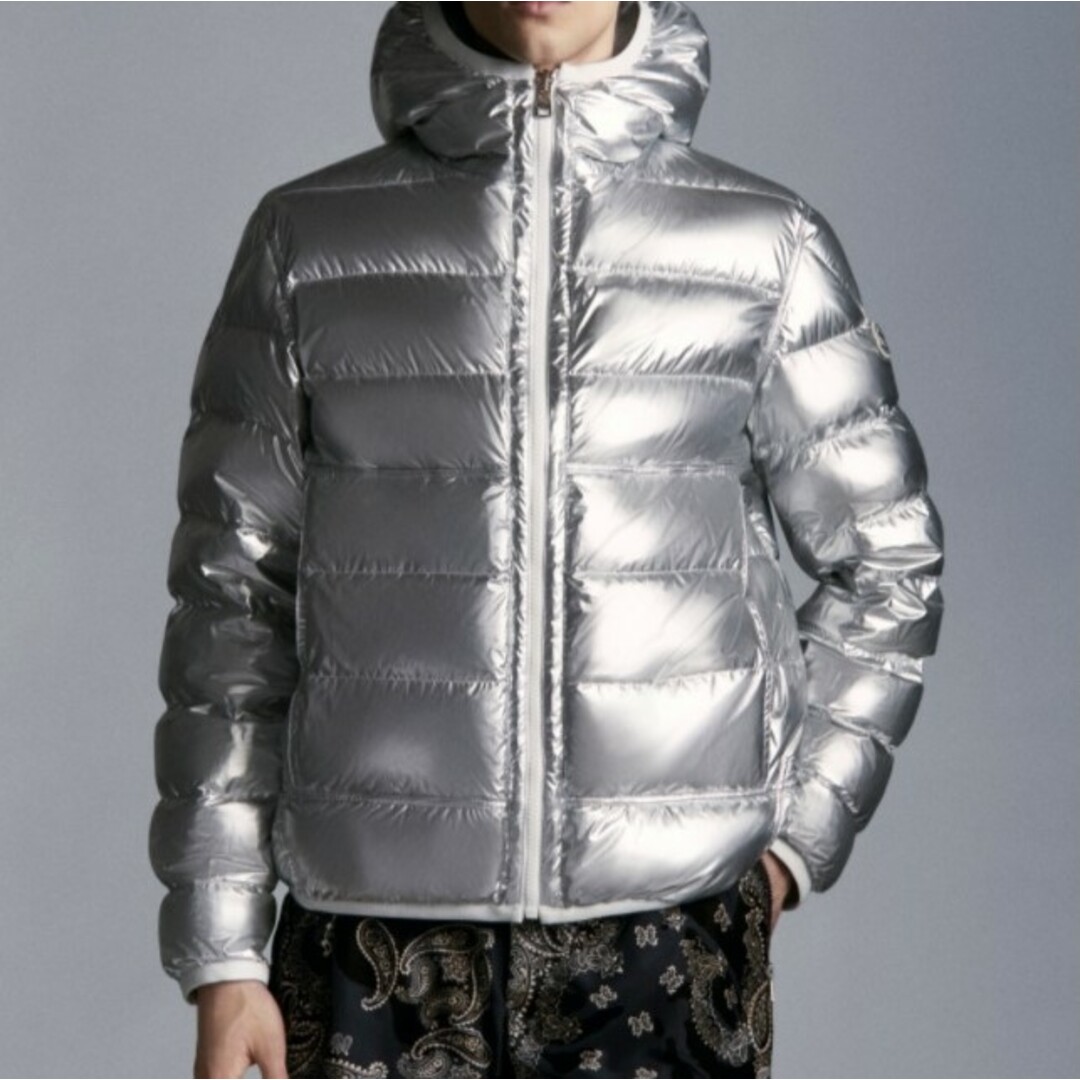 MONCLER(モンクレール)のMONCLER モンクレール 21AW FREVILLE フレビル リバーシブル ダウンジャケット G20911A00157 68950 1 WHITE/SILVER アウター【中古】【MONCLER】 メンズのジャケット/アウター(ダウンジャケット)の商品写真