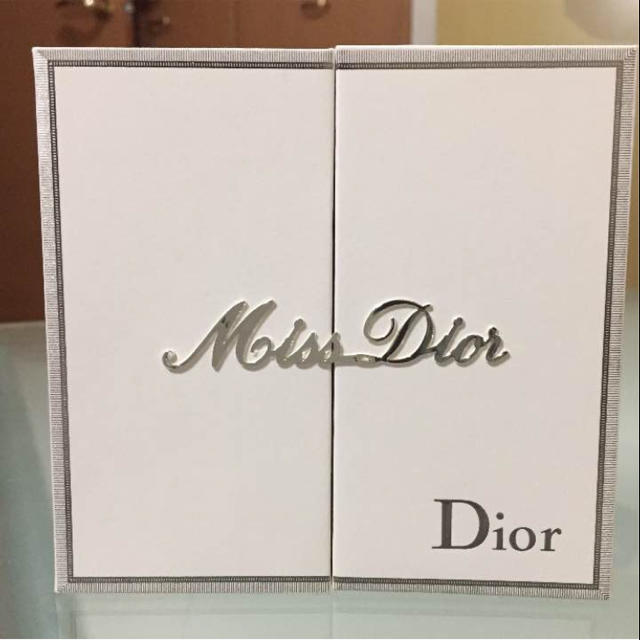 Christian Dior(クリスチャンディオール)のミスディオール ブルーミングブーケ   ギフトボックス コスメ/美容の香水(香水(女性用))の商品写真