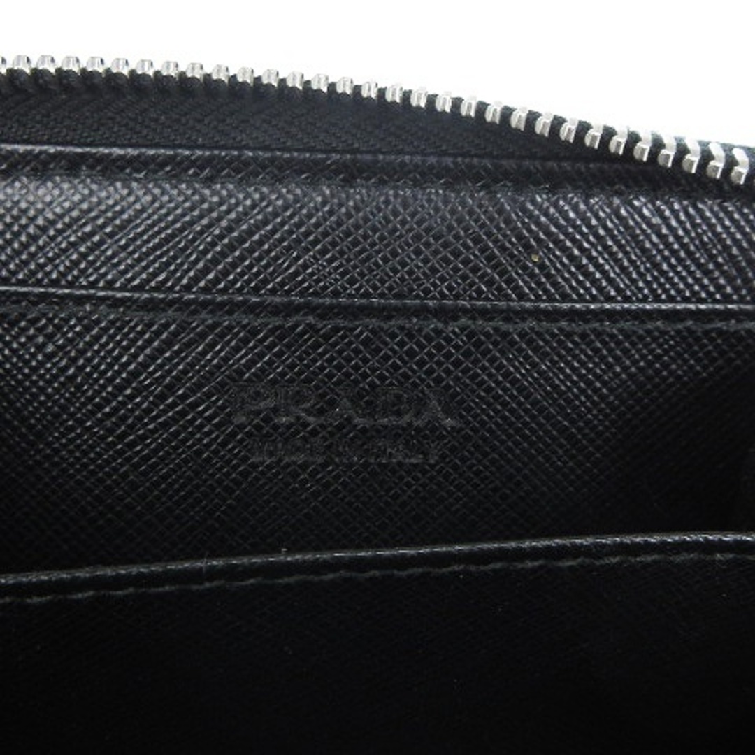 PRADA(プラダ)のプラダ コインケース ラウンドジップ トライアングルロゴ プレート レザー 黒 メンズのファッション小物(コインケース/小銭入れ)の商品写真
