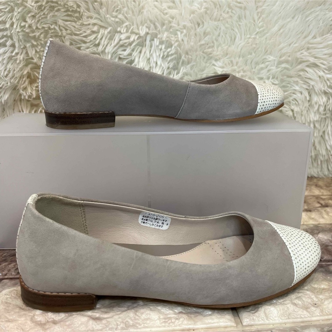 Clarks(クラークス)の極美品　クラークス　スエード　フラット　パンプス　23.5cm レディースの靴/シューズ(スリッポン/モカシン)の商品写真