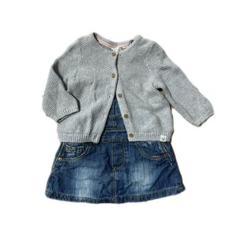 ザラ(ZARA)のZARAデニムジャンパースカート＋カーディガン 80size(ワンピース)