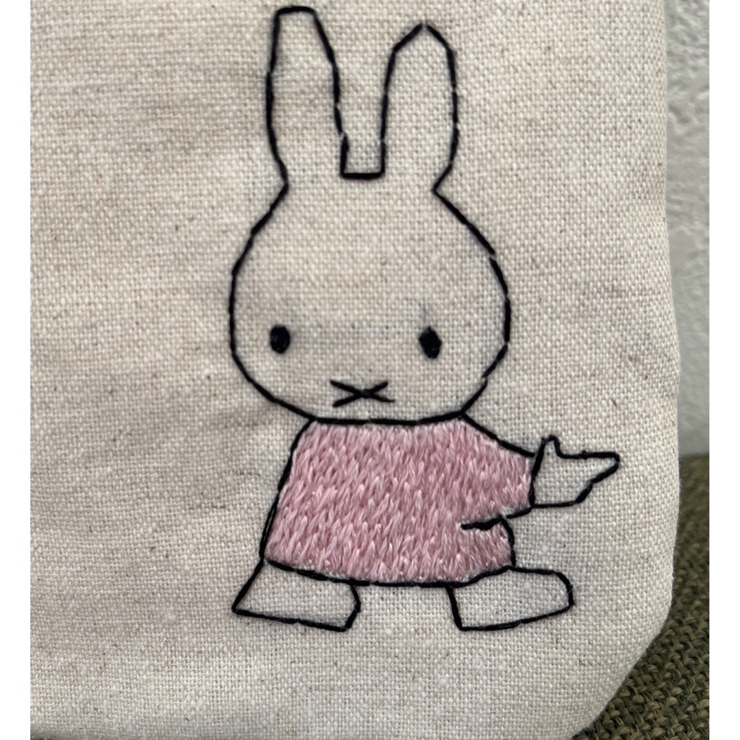 miffy(ミッフィー)のSALE⭐️ミッフィー刺繍 ぺたんこポーチ ハンドメイドのファッション小物(ポーチ)の商品写真