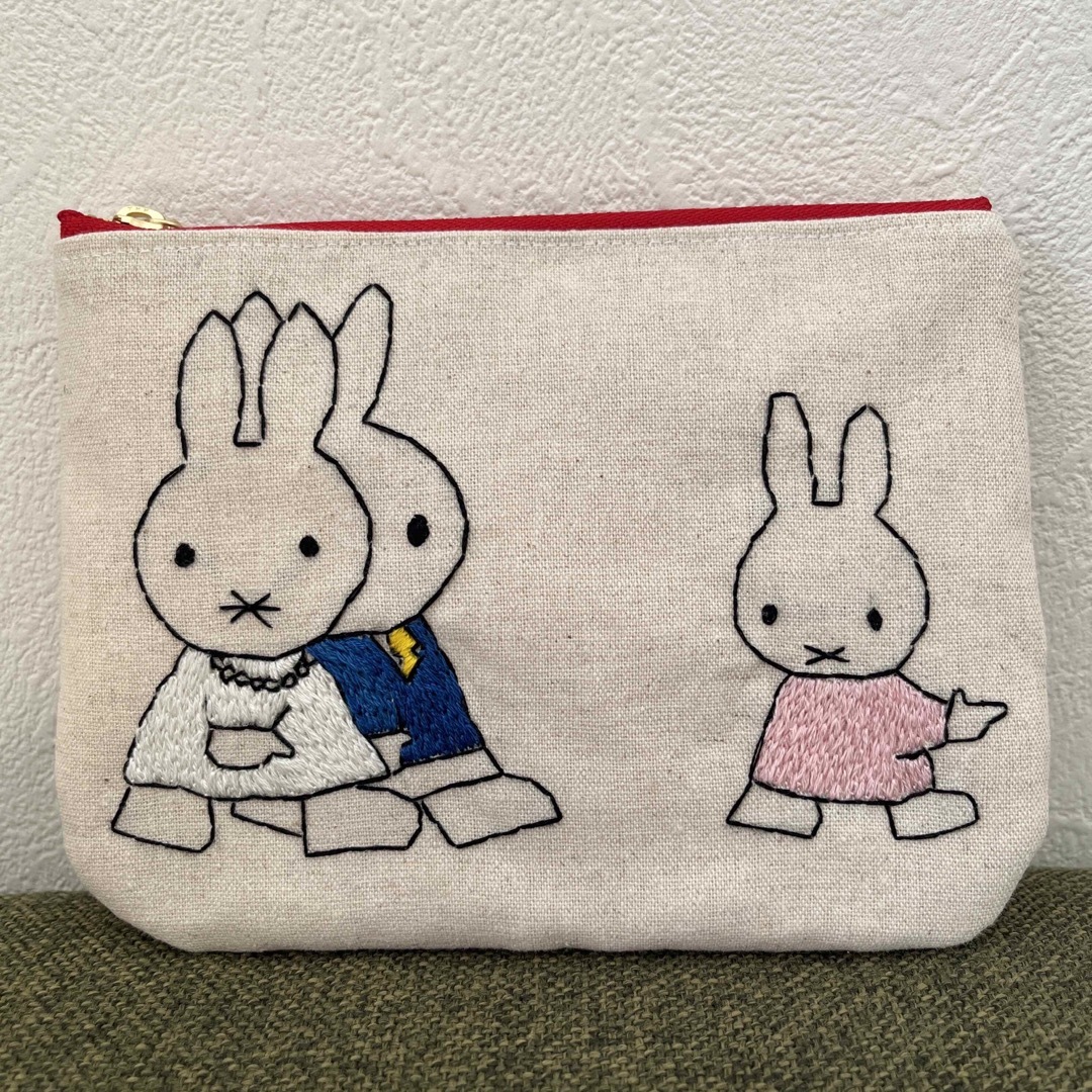 miffy(ミッフィー)のSALE⭐️ミッフィー刺繍 ぺたんこポーチ ハンドメイドのファッション小物(ポーチ)の商品写真