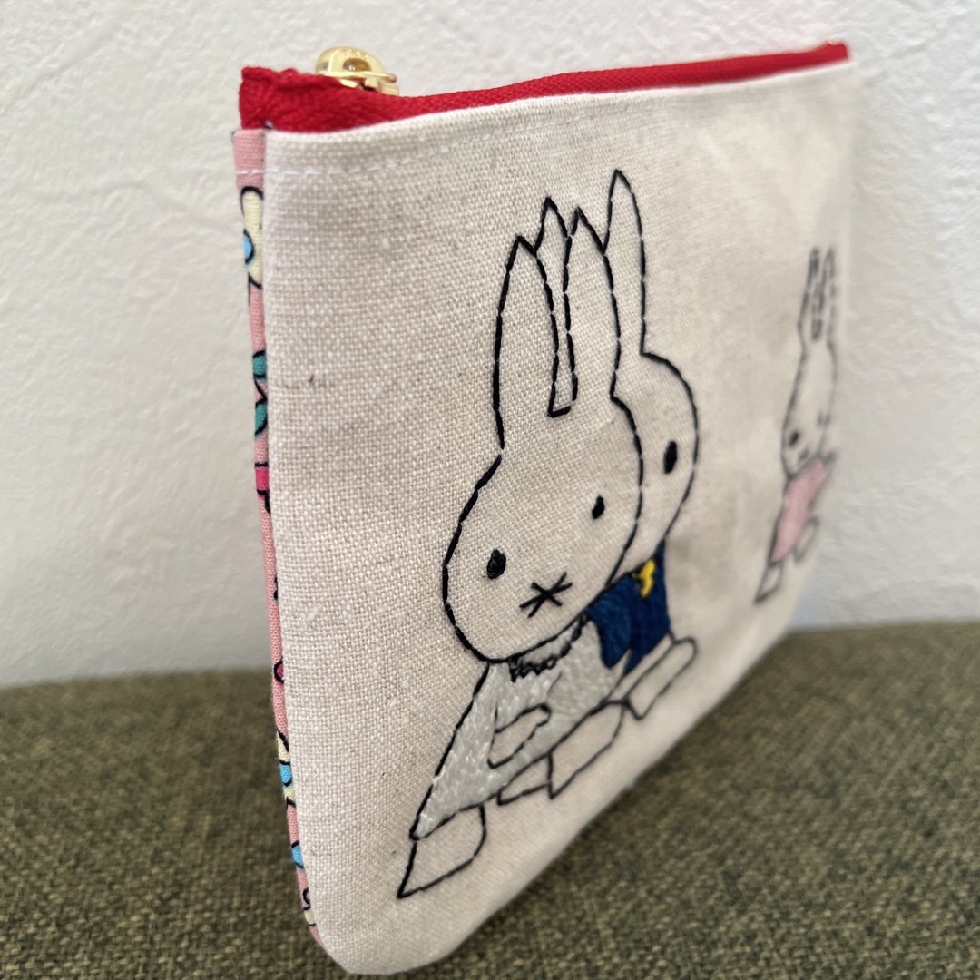 miffy(ミッフィー)のSALE⭐️ミッフィー刺繍 ぺたんこポーチ ハンドメイドのファッション小物(ポーチ)の商品写真