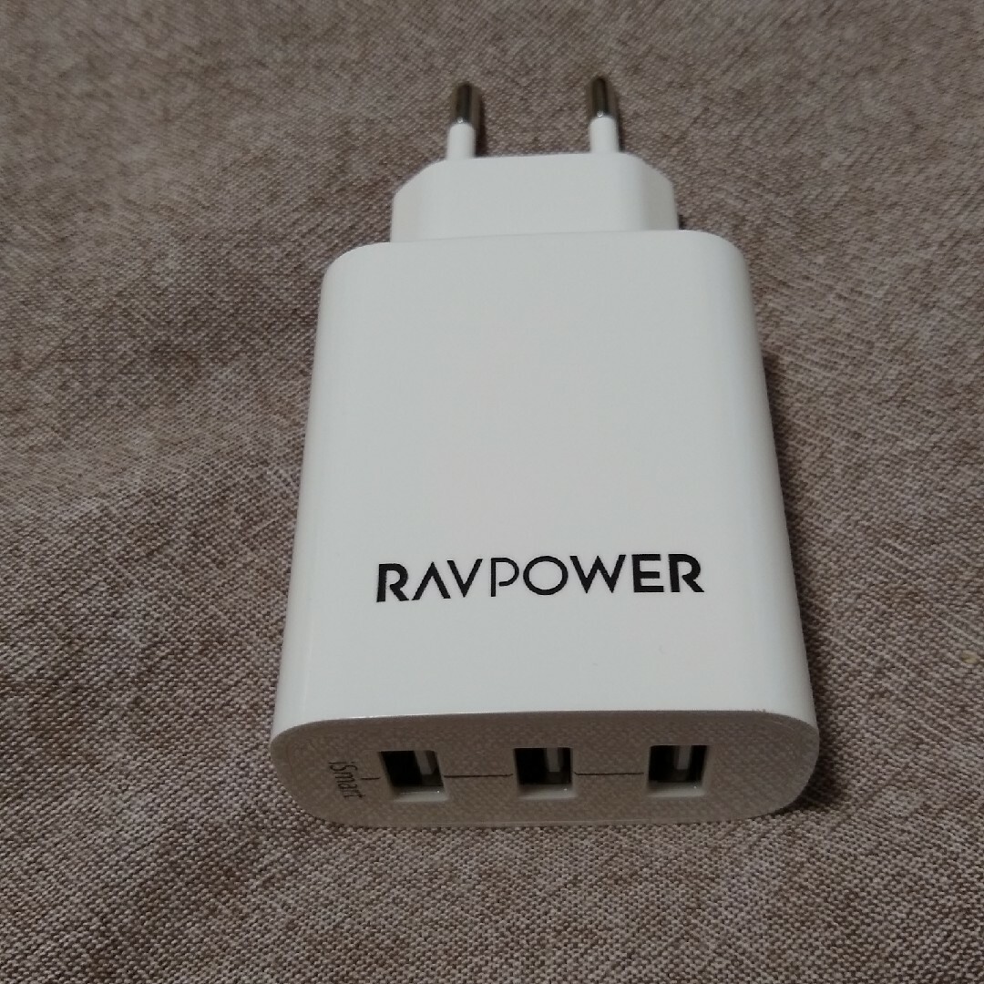 RAVPower(ラブパワー)のRAVPOWER USB充電器3ポート30W（海外対応） スマホ/家電/カメラのスマートフォン/携帯電話(バッテリー/充電器)の商品写真