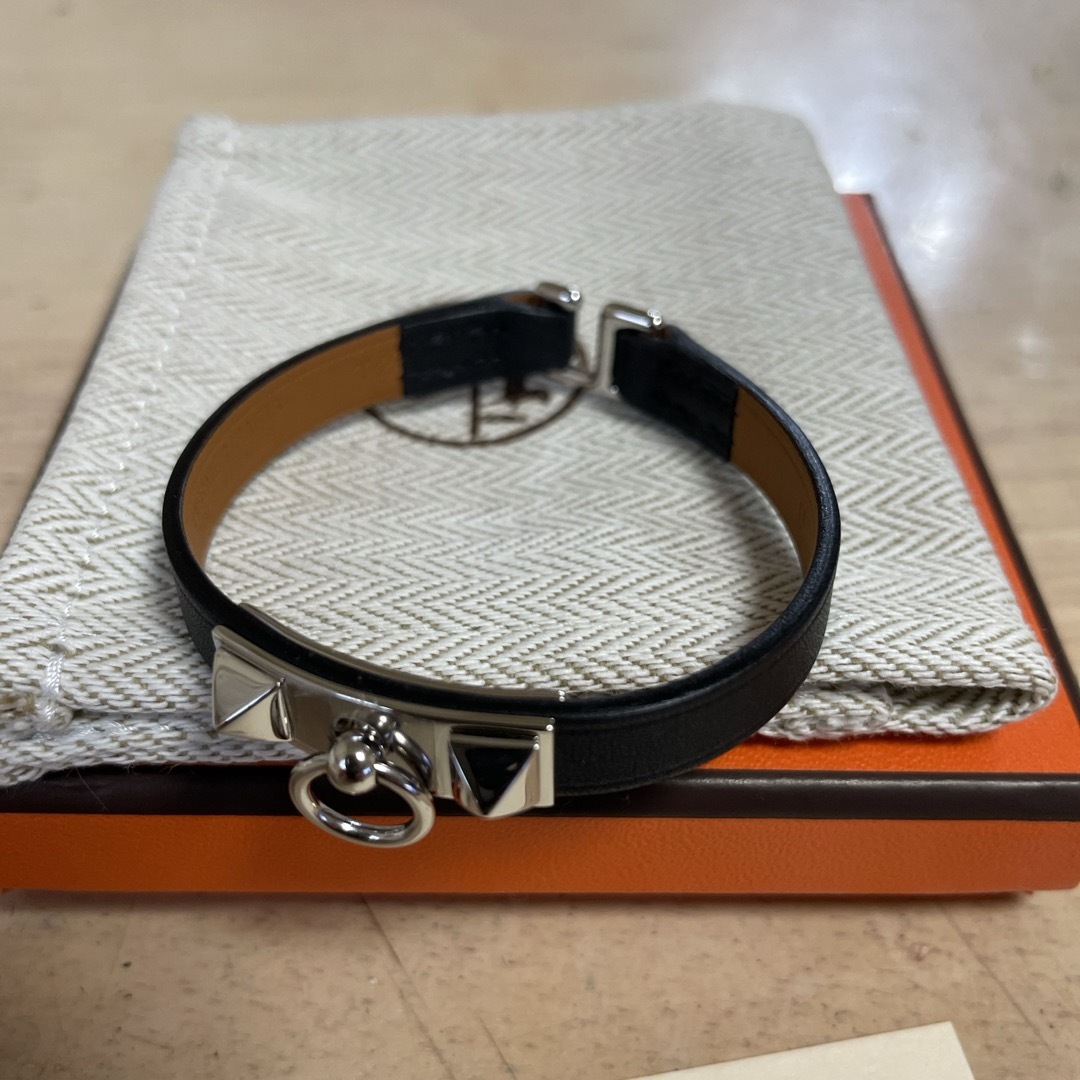 Hermes(エルメス)のエルメス　レザーブレスレット 未使用品 ブラック✖️シルバー　リヴァル・ミニ レディースのアクセサリー(ブレスレット/バングル)の商品写真