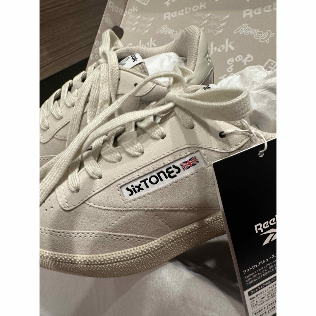 Reebok(リーボック)のReebok SixTONESコラボスニーカー レディースの靴/シューズ(スニーカー)の商品写真