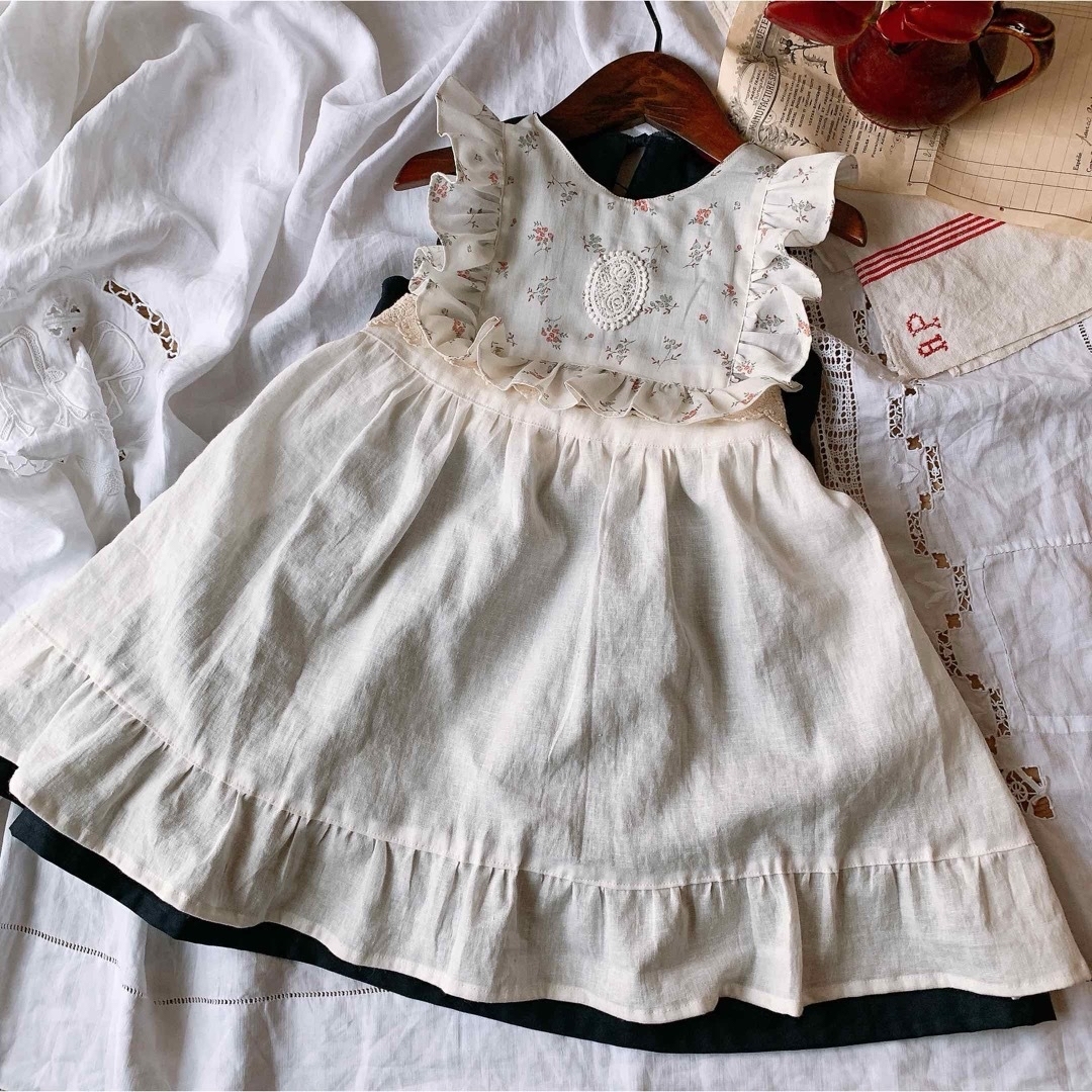 95〜100 フリルエプロンワンピース  ハンドメイド キッズ/ベビー/マタニティのキッズ服女の子用(90cm~)(ワンピース)の商品写真