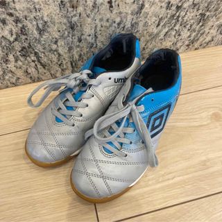 アンブロ(UMBRO)の室内用　サッカー　キッズフットサル　トレーニングシューズ(シューズ)