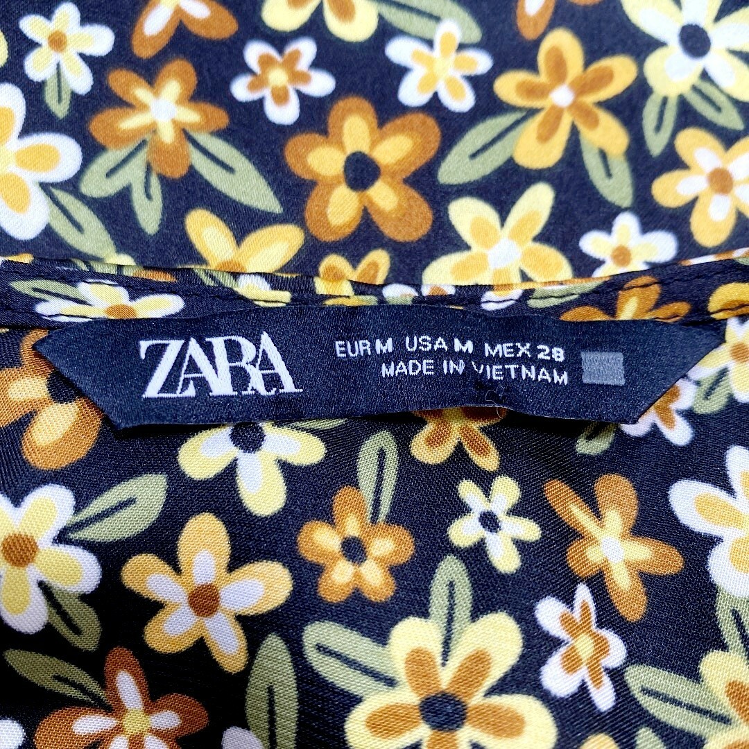 ZARA(ザラ)のZARA　ザラ　長袖ワンピース　小花柄　レトロ　膝丈 レディースのワンピース(ひざ丈ワンピース)の商品写真