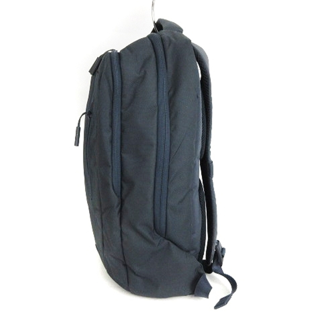 Incase(インケース)のインケース リュック バックパック デイパック ビジネス A4 PC収納 紺 メンズのバッグ(バッグパック/リュック)の商品写真