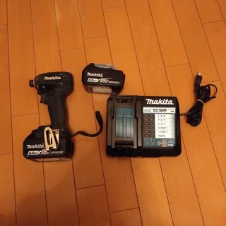 マキタ(Makita)のマキタインパクトドライバー18V(工具)