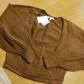 ユニクロ(UNIQLO)の新品未使用 ユニクロ ブラウン ドロップ袖  ニットトップス(ニット/セーター)