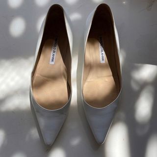 マノロブラニク(MANOLO BLAHNIK)のマノロブラニク　ホワイトフラットシューズ　37メ(バレエシューズ)