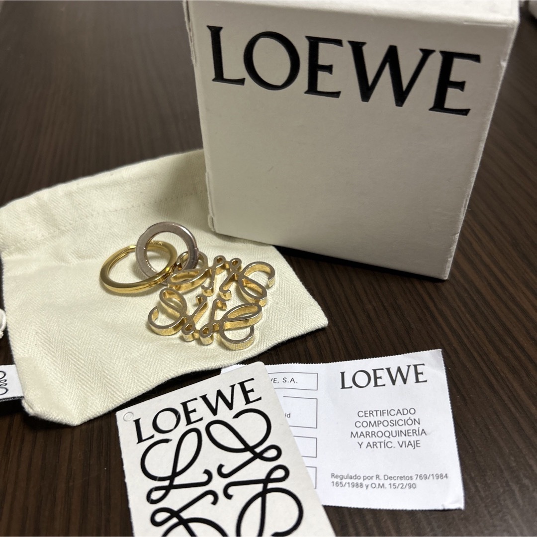 LOEWE(ロエベ)のLOEWE キーホルダー ゴールド レディースのファッション小物(キーホルダー)の商品写真