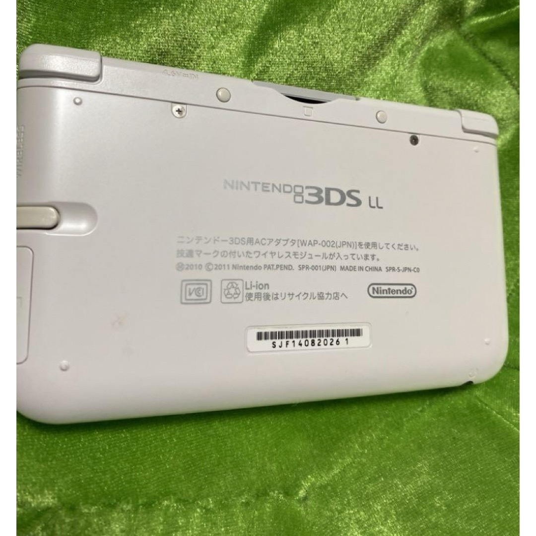 ニンテンドー3DS(ニンテンドー3DS)の3DSLL 本体　充電器　タッチペン付き エンタメ/ホビーのゲームソフト/ゲーム機本体(携帯用ゲーム機本体)の商品写真