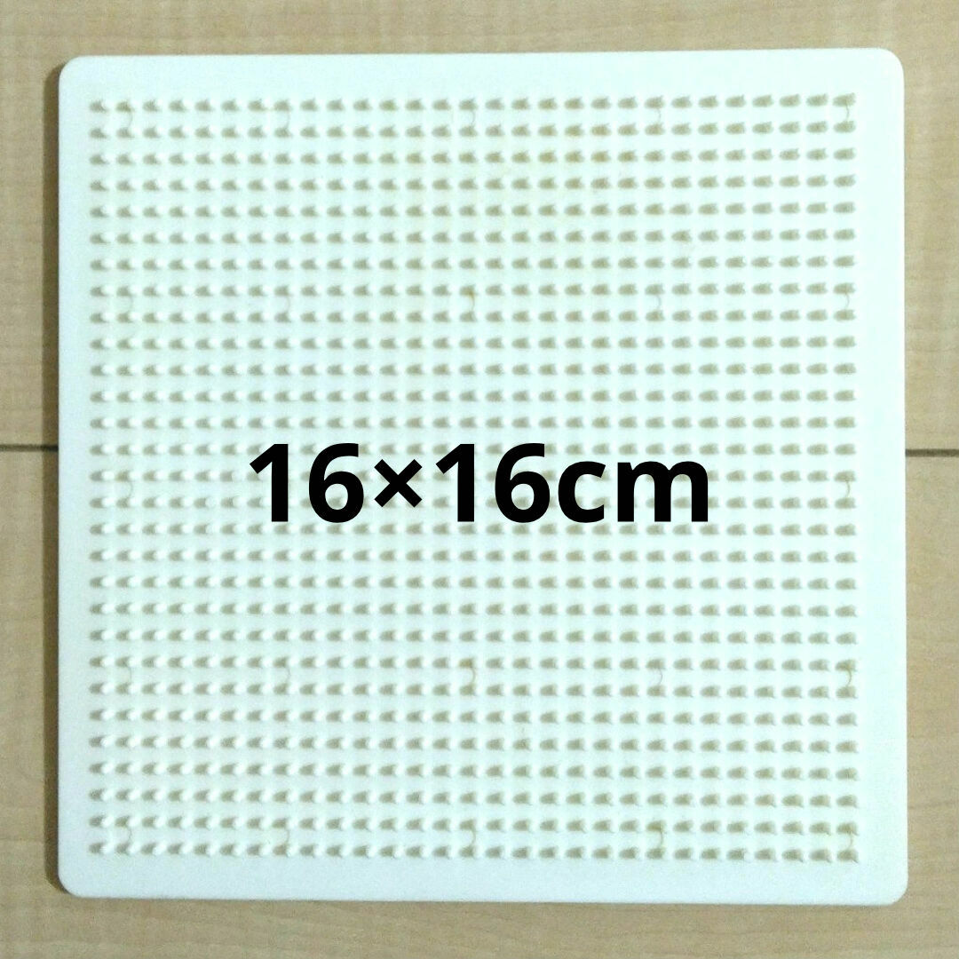 IKEA(イケア)のアイロンビーズプレート　　四角形　　約16×16cm エンタメ/ホビーのアート用品(その他)の商品写真