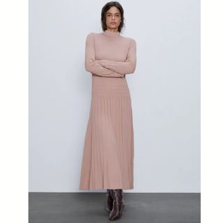 ザラ(ZARA)の新品 S ZARA スモッキング加工 ロングワンピース スカート ピンク ザラ(ロングワンピース/マキシワンピース)