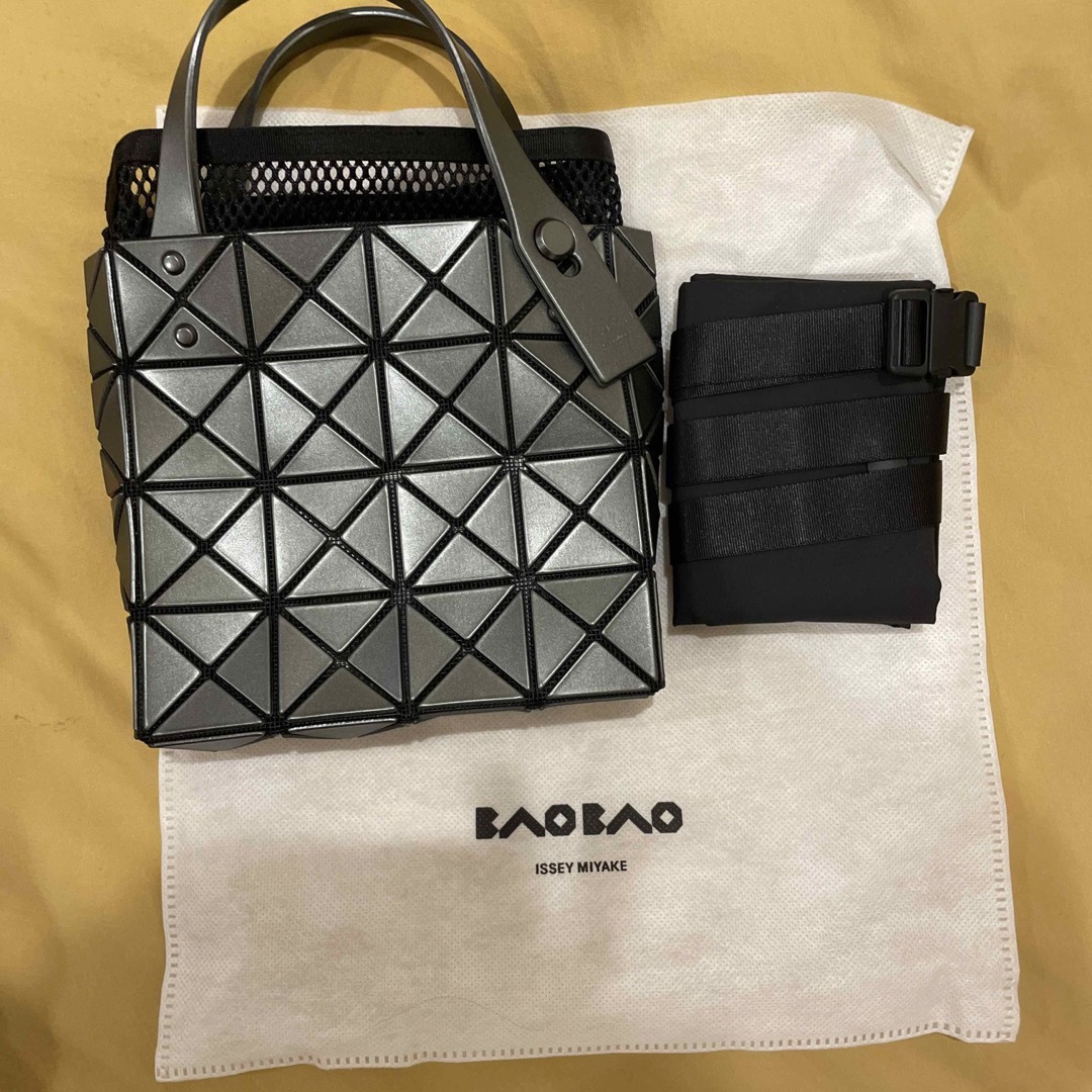 BaoBaoIsseyMiyake(バオバオイッセイミヤケ)のミヤケイッセイ　バオバオ　boxy ボクシー　ミニバッグ レディースのバッグ(ハンドバッグ)の商品写真