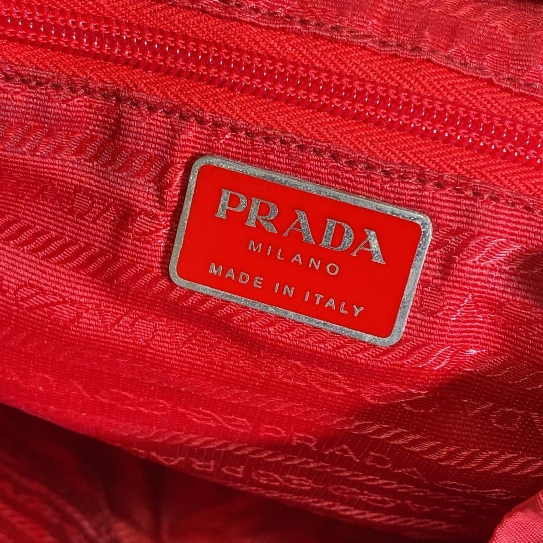 PRADA(プラダ)のPRADA プラダ　リュック　バックパック　赤　三角ロゴ　ナイロン　ベルト レディースのバッグ(リュック/バックパック)の商品写真