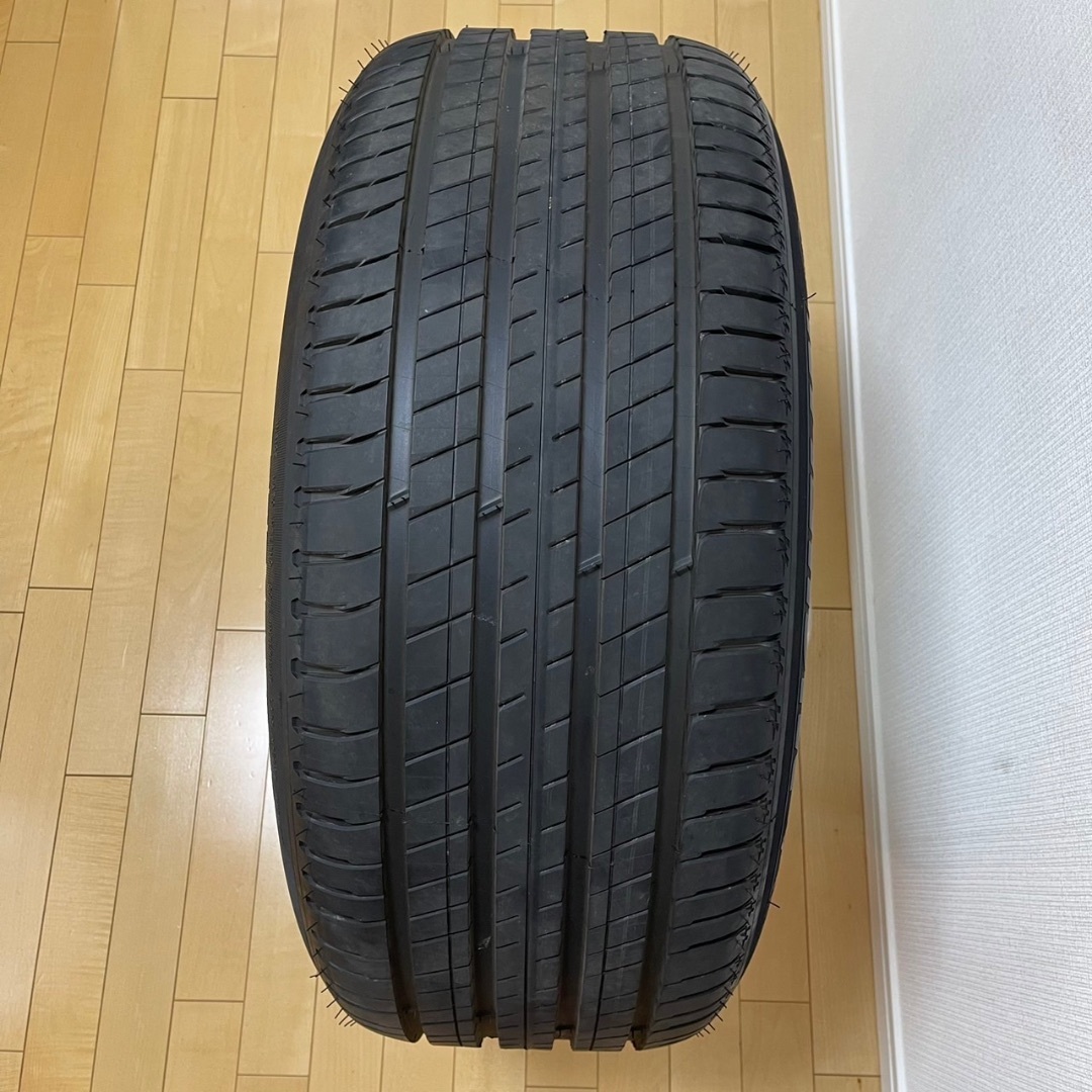 MICHELIN(ミシュラン)の275/50R20 113W XL ZP★ミシュラン ラティチュード スポーツ3 自動車/バイクの自動車(タイヤ)の商品写真