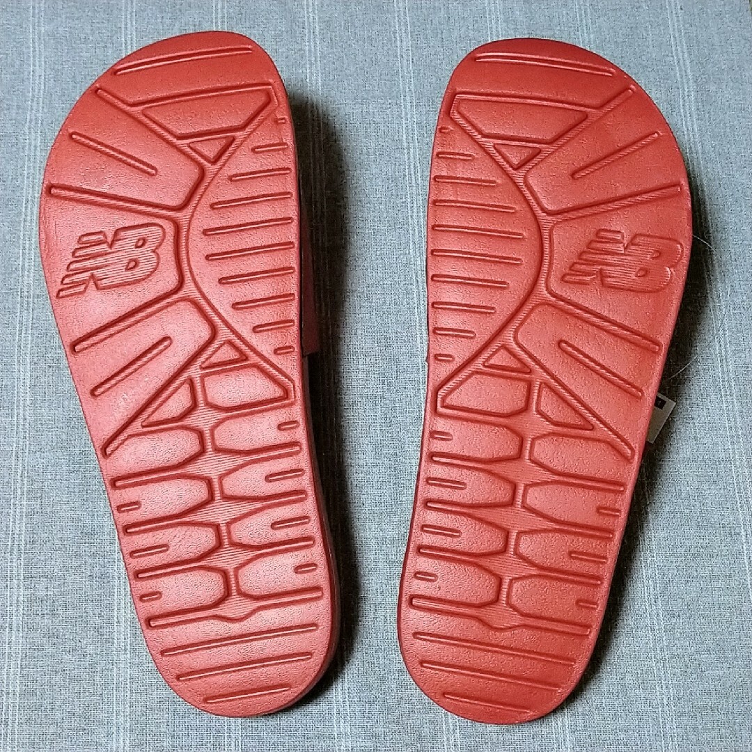 New Balance(ニューバランス)の27cmニューバランス　シャワーサンダル　レッド赤色ブラック黒色　スニーカーロゴ メンズの靴/シューズ(サンダル)の商品写真