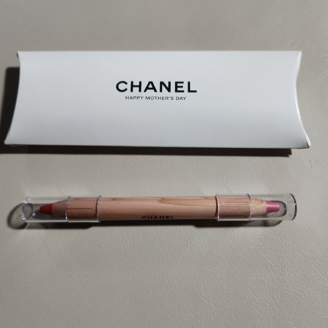 CHANEL(シャネル)のシャネル　ノベルティ　クレヨン エンタメ/ホビーのアート用品(クレヨン/パステル)の商品写真