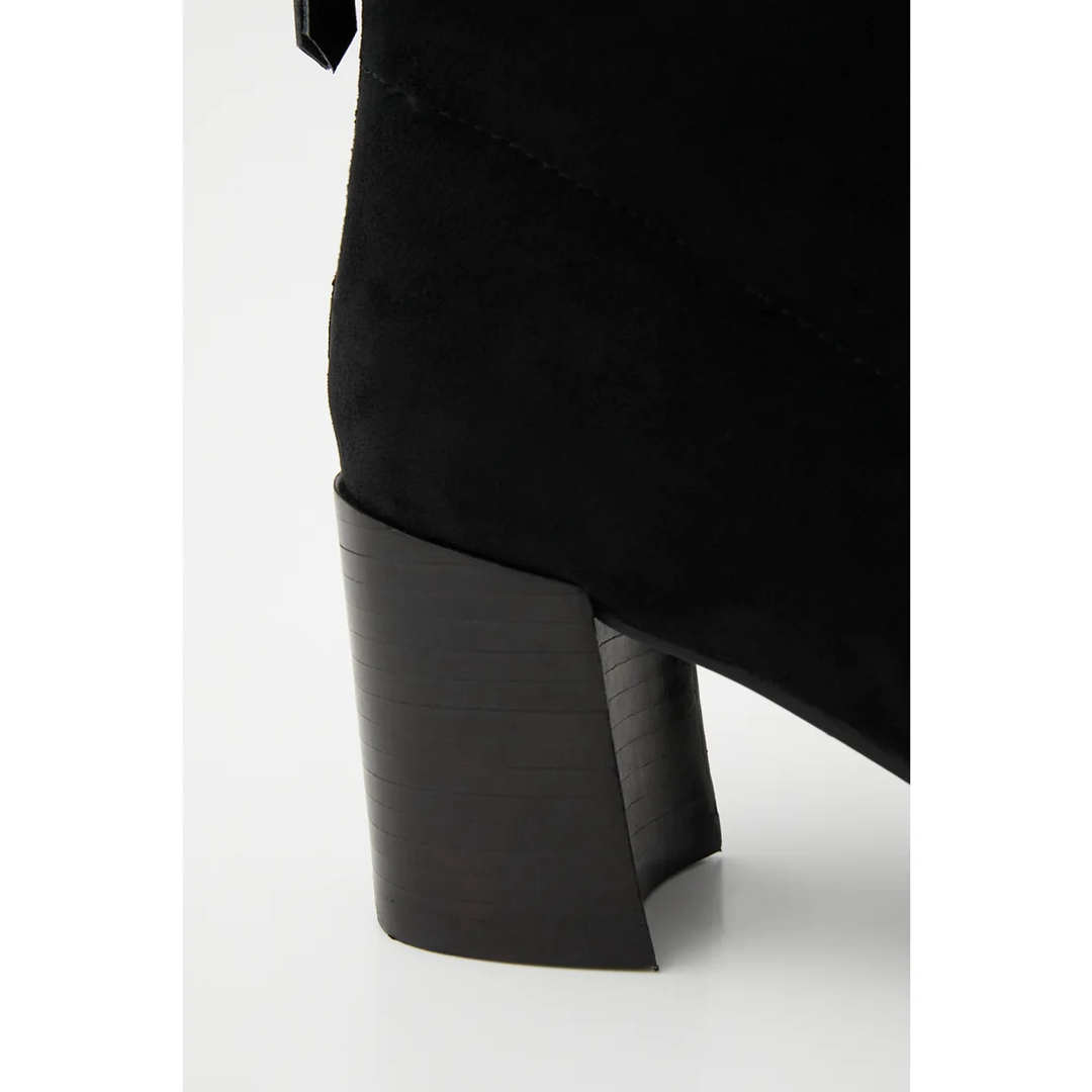 STACCATO(スタッカート)のスタッカート パール付きショートブーツ シュリーパールラインブーツ 黒24 牛革 レディースの靴/シューズ(ブーツ)の商品写真