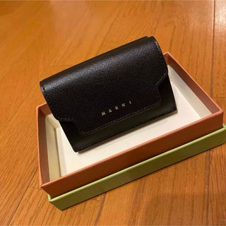 マルニ(Marni)のマルニ MARNI 財布 三つ折り ミニ財布 サフィアーノレザー ブラック　新品(財布)