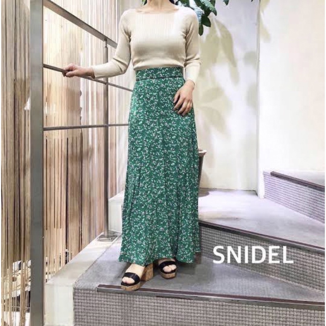 SNIDEL(スナイデル)のスナイデル SNIDEL プリントナローフレアスカート レディースのスカート(ロングスカート)の商品写真