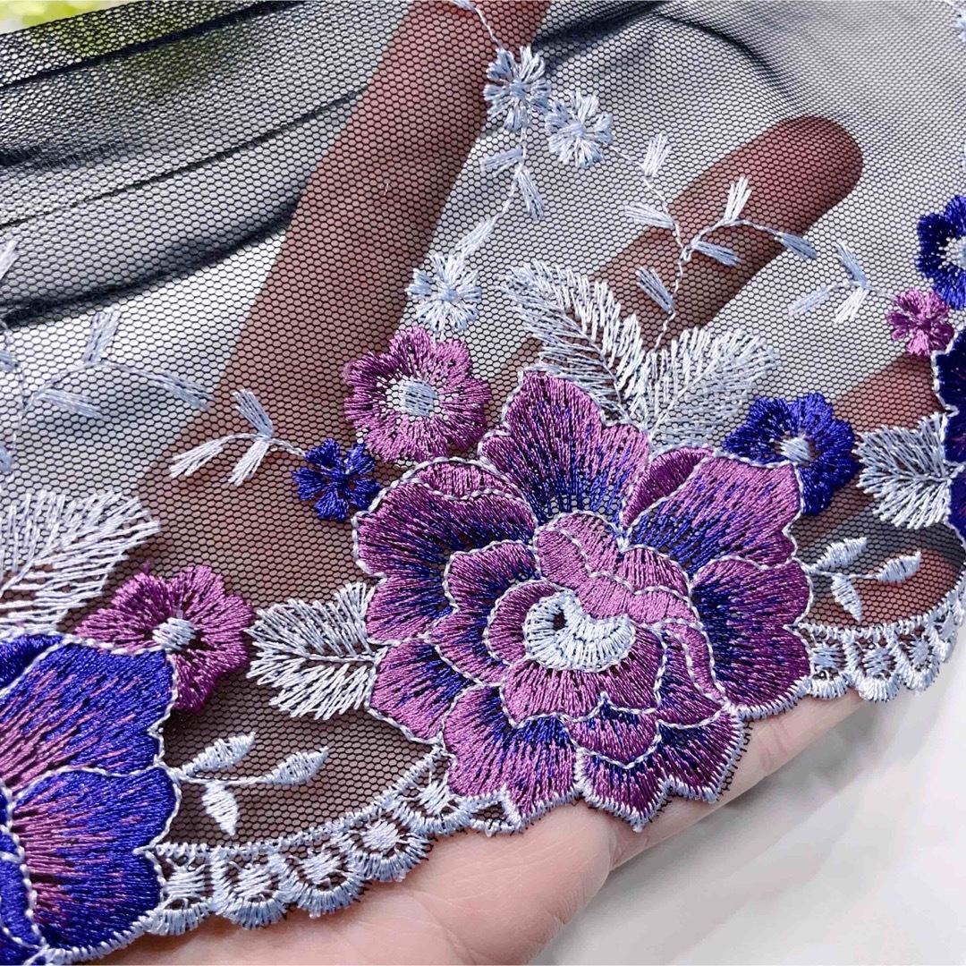 s984 新品　3m 紫　花柄　豪華　上品　刺繍レース生地 レース ハンドメイドの素材/材料(生地/糸)の商品写真