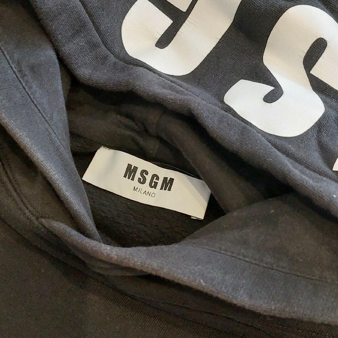 MSGM(エムエスジイエム)の《値下げ中》《２４時間以内発送》MSGM　パーカー　ブラック メンズのトップス(パーカー)の商品写真