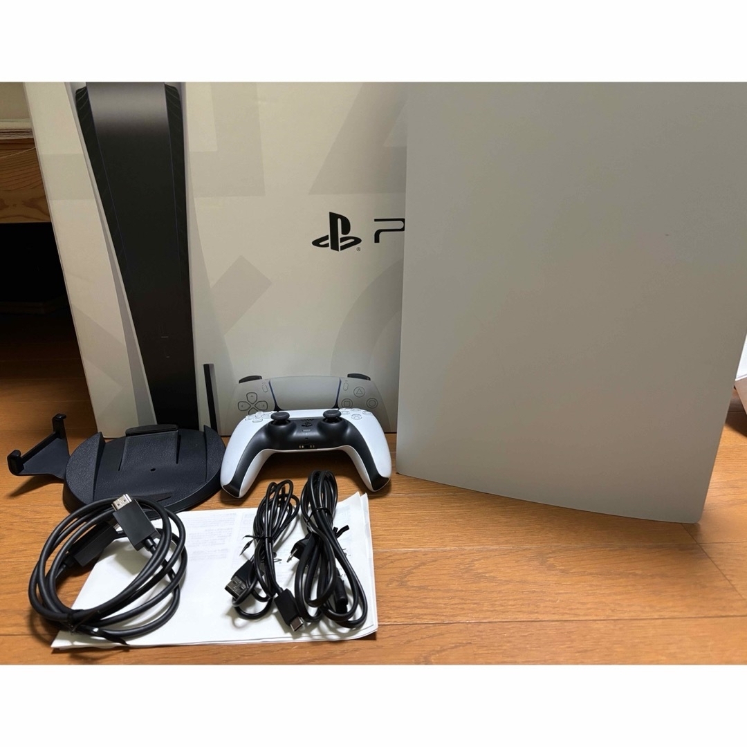 PlayStation(プレイステーション)の【値下げしました。 】SONY PlayStation5 CFI-1200A01 エンタメ/ホビーのゲームソフト/ゲーム機本体(家庭用ゲーム機本体)の商品写真