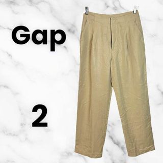 ギャップ(GAP)の美品✨【Gap】ハイウエストスラックス　テロテロ　脚長効果　ベージュ　2(カジュアルパンツ)