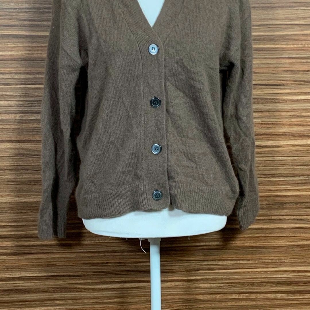 オニギリ カーディガン フリーサイズ ニット 茶色 ブラウン 羊毛 長袖 無地 レディースのトップス(カーディガン)の商品写真