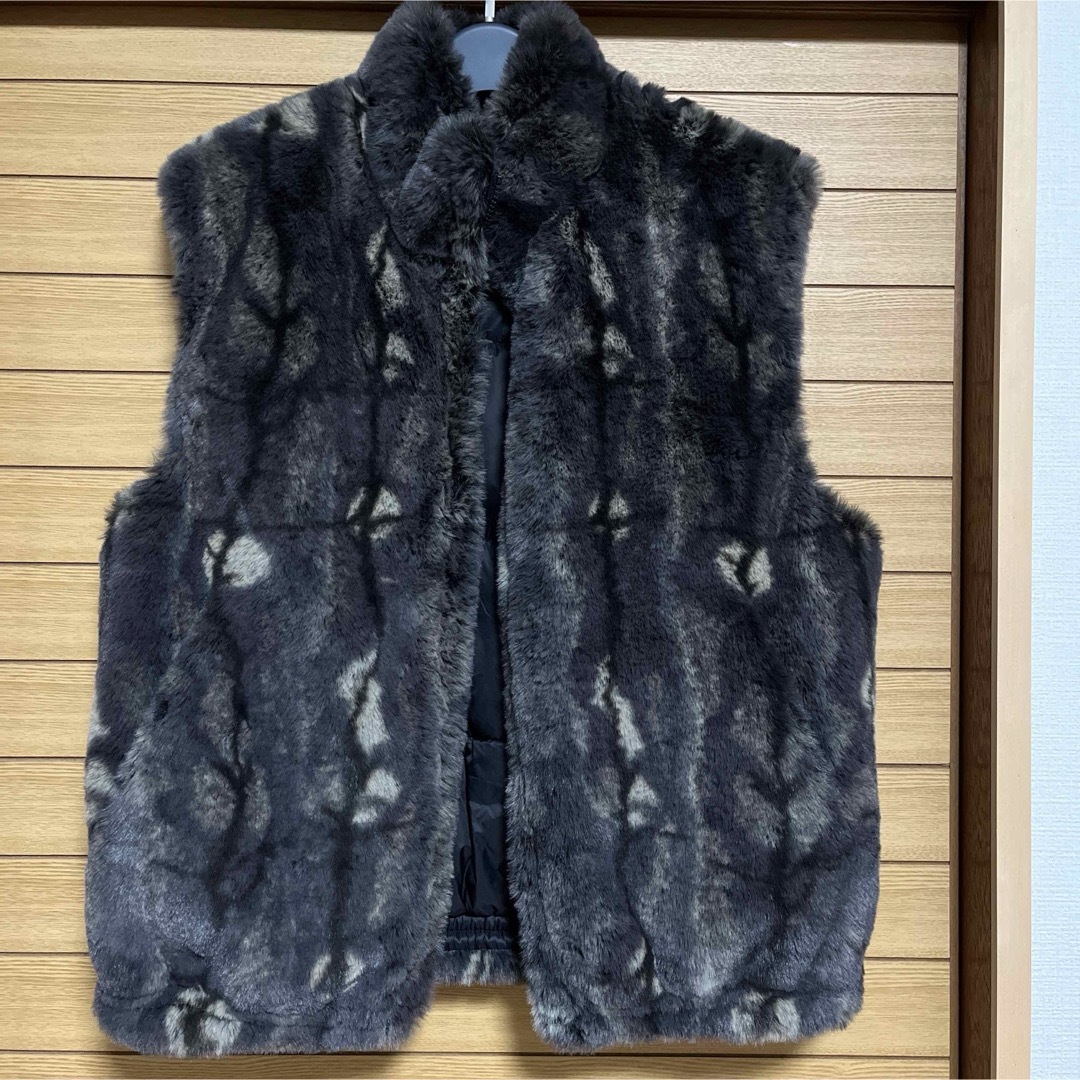 Supreme(シュプリーム)のSupreme Faux Fur Hooded Vest Black メンズのトップス(ベスト)の商品写真