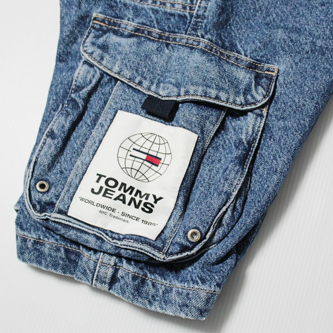 TOMMY JEANS(トミージーンズ)の新品 トミージーンズ リジットデニムカーゴハーフパンツ ウエスト79cm メンズのパンツ(ワークパンツ/カーゴパンツ)の商品写真