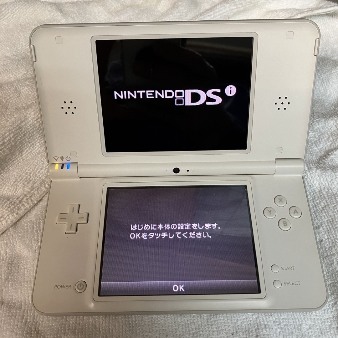 ニンテンドーDS(ニンテンドーDS)のニンテンドー DSI LL ホワイト　【美品】　 エンタメ/ホビーのゲームソフト/ゲーム機本体(携帯用ゲーム機本体)の商品写真