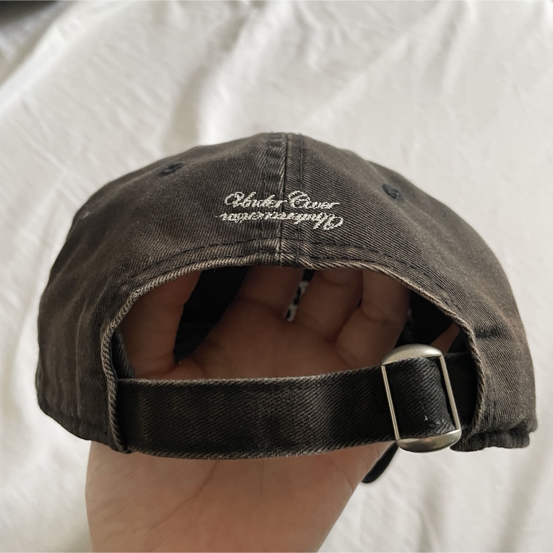 UNDERCOVER(アンダーカバー)のUNDERCOVER ニューエラ NEW ERA キャップ 目隠し熊 ブラック メンズの帽子(キャップ)の商品写真