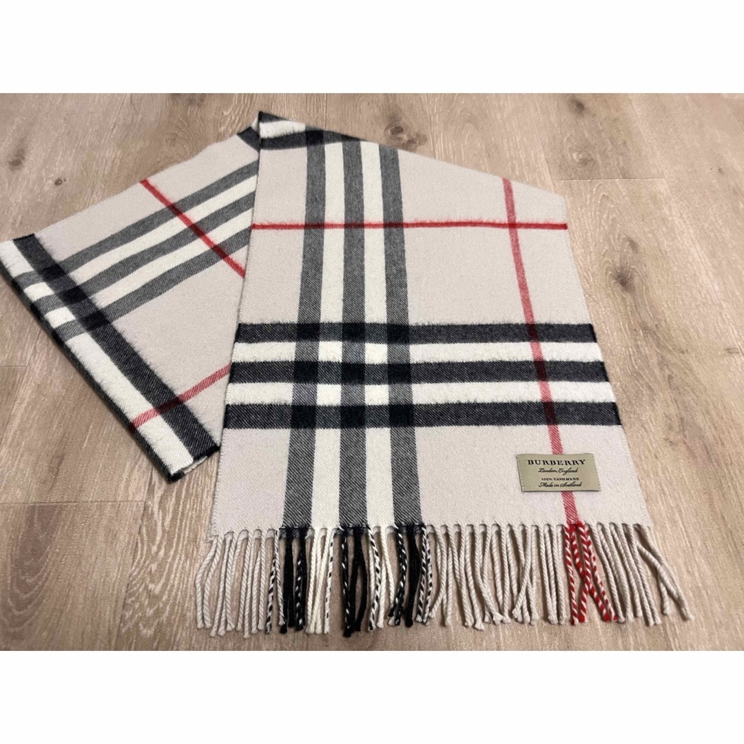 BURBERRY(バーバリー)のBURBERRY　バーバリー　マフラー　カシミア100％　ストーン色　ホワイト系 レディースのファッション小物(マフラー/ショール)の商品写真