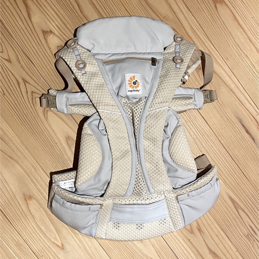 Ergobaby(エルゴベビー)の【がちゃ様専用】Ergobaby OMNI breeze 抱っこ紐 キッズ/ベビー/マタニティの外出/移動用品(抱っこひも/おんぶひも)の商品写真