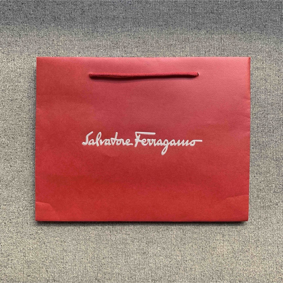 Salvatore Ferragamo(サルヴァトーレフェラガモ)のサルヴァトーレフェラガモ Ferragamo 紙袋 ショッパー レディースのバッグ(ショップ袋)の商品写真