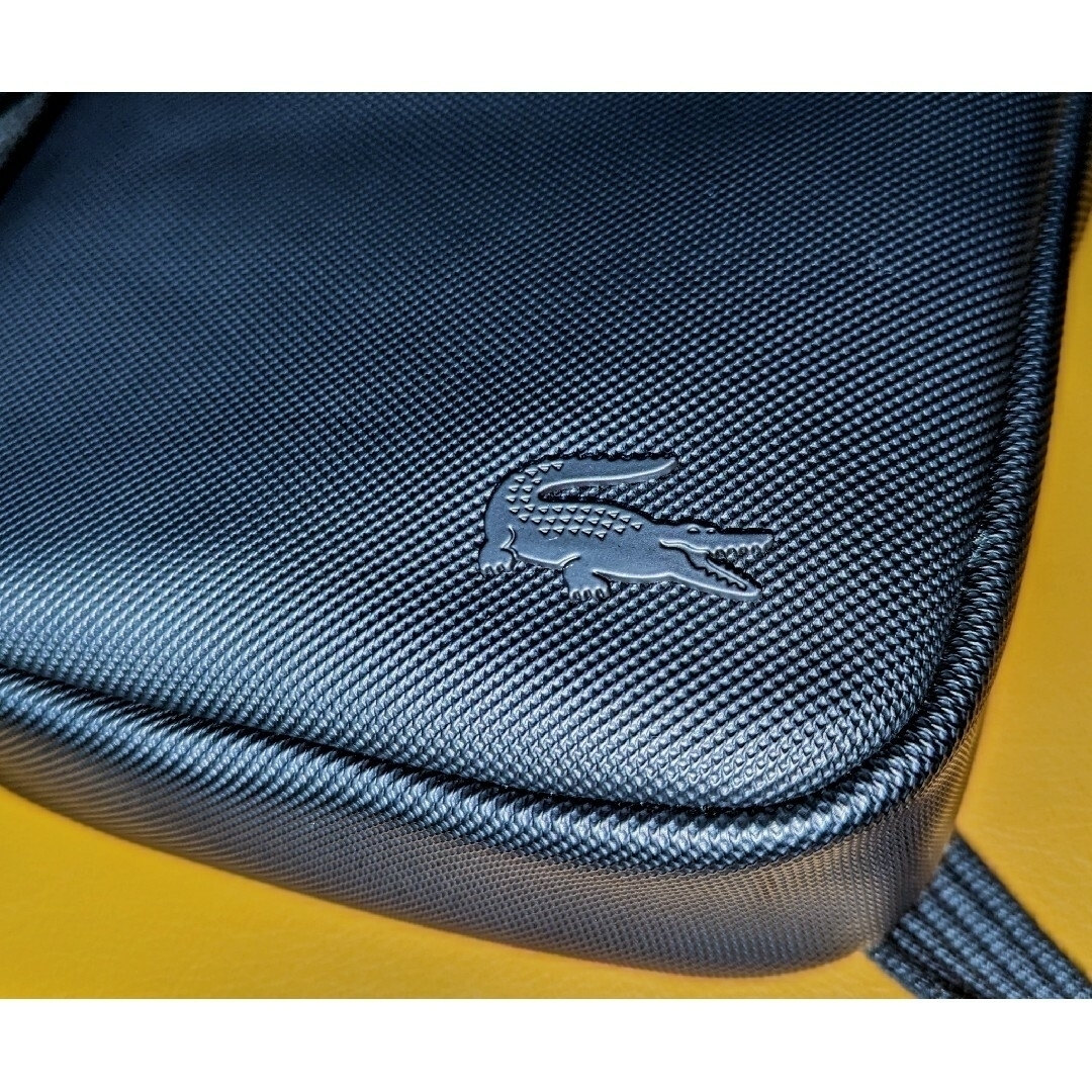 LACOSTE(ラコステ)のラコステ メンズクラシック バーティカルカメラバッグ メンズのバッグ(ショルダーバッグ)の商品写真