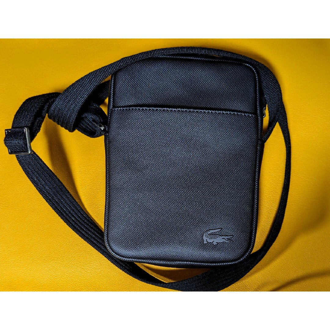 LACOSTE(ラコステ)のラコステ メンズクラシック バーティカルカメラバッグ メンズのバッグ(ショルダーバッグ)の商品写真