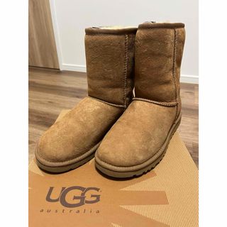 アグ(UGG)の【美品】UGG W Classic short 5825 W/CHE 22.0(ブーツ)